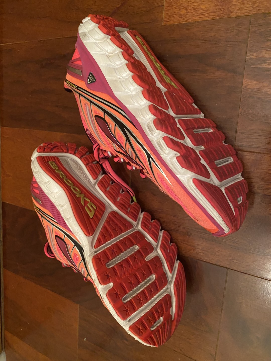 Women’s Brooks Transcend Running Shoe Size 6 image indicator(2)