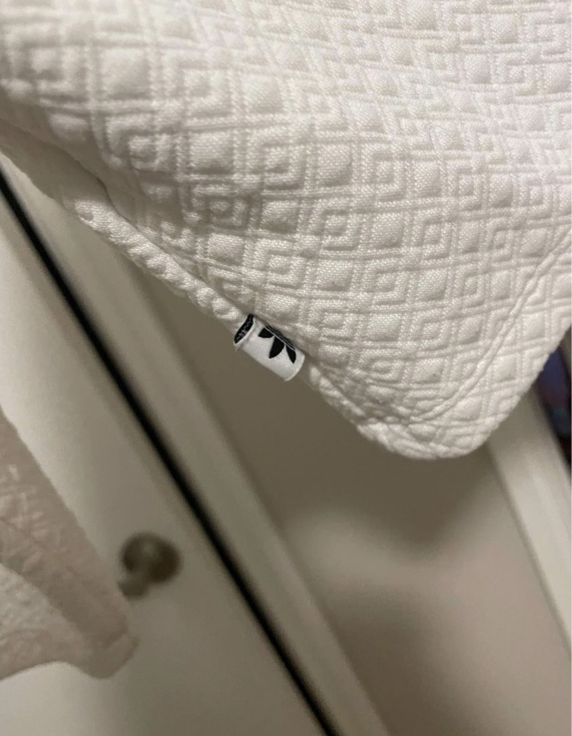 Adidas oversize cropped image indicator(4)