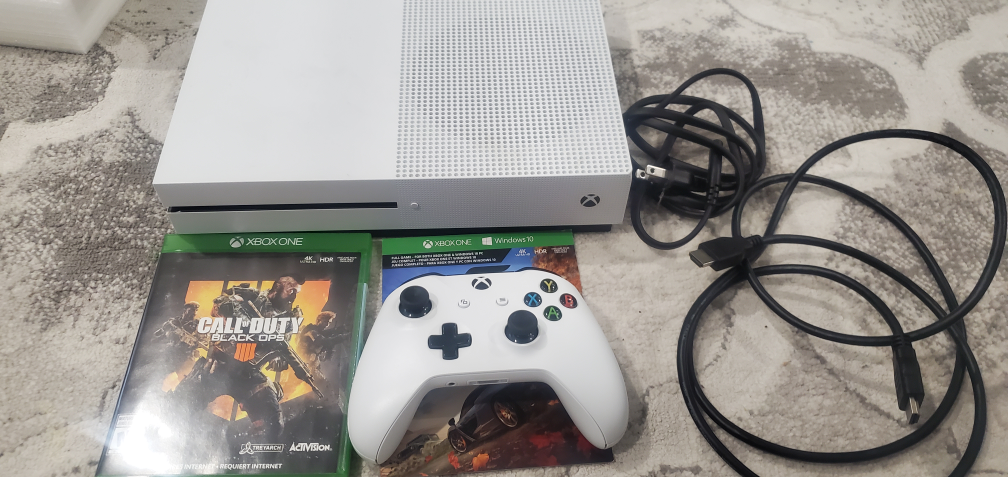 Xbox one s 1tb. with one game. - photo 2