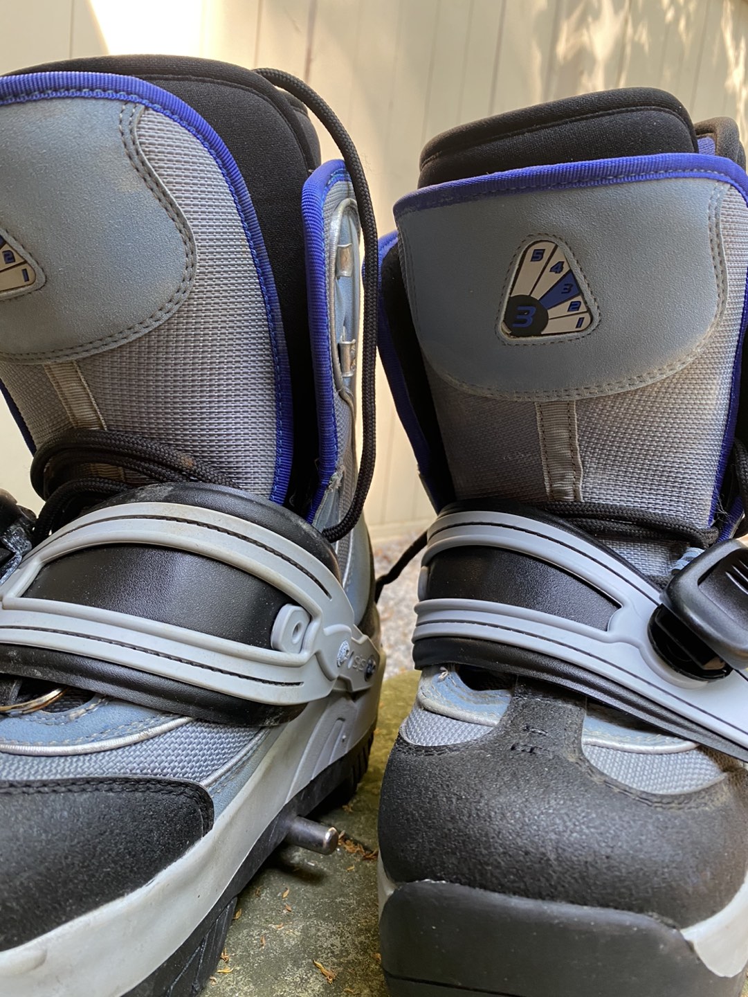 Snow board BOOTS - women’s size 6. - photo 2