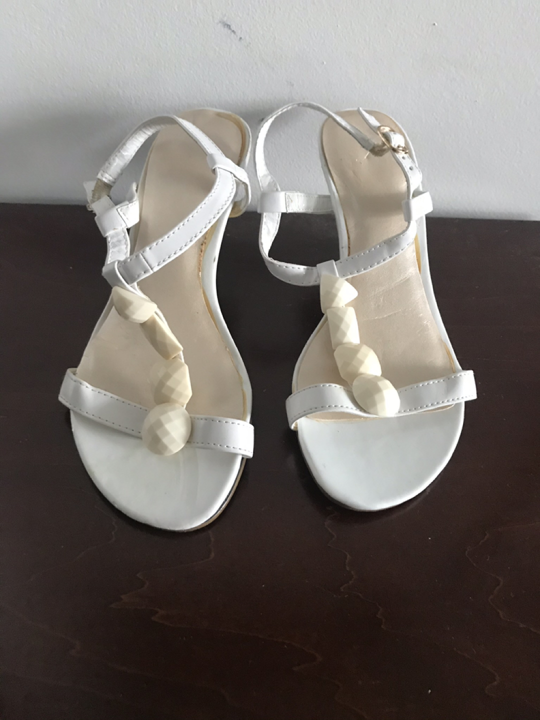 Like new white sandal thumbnail