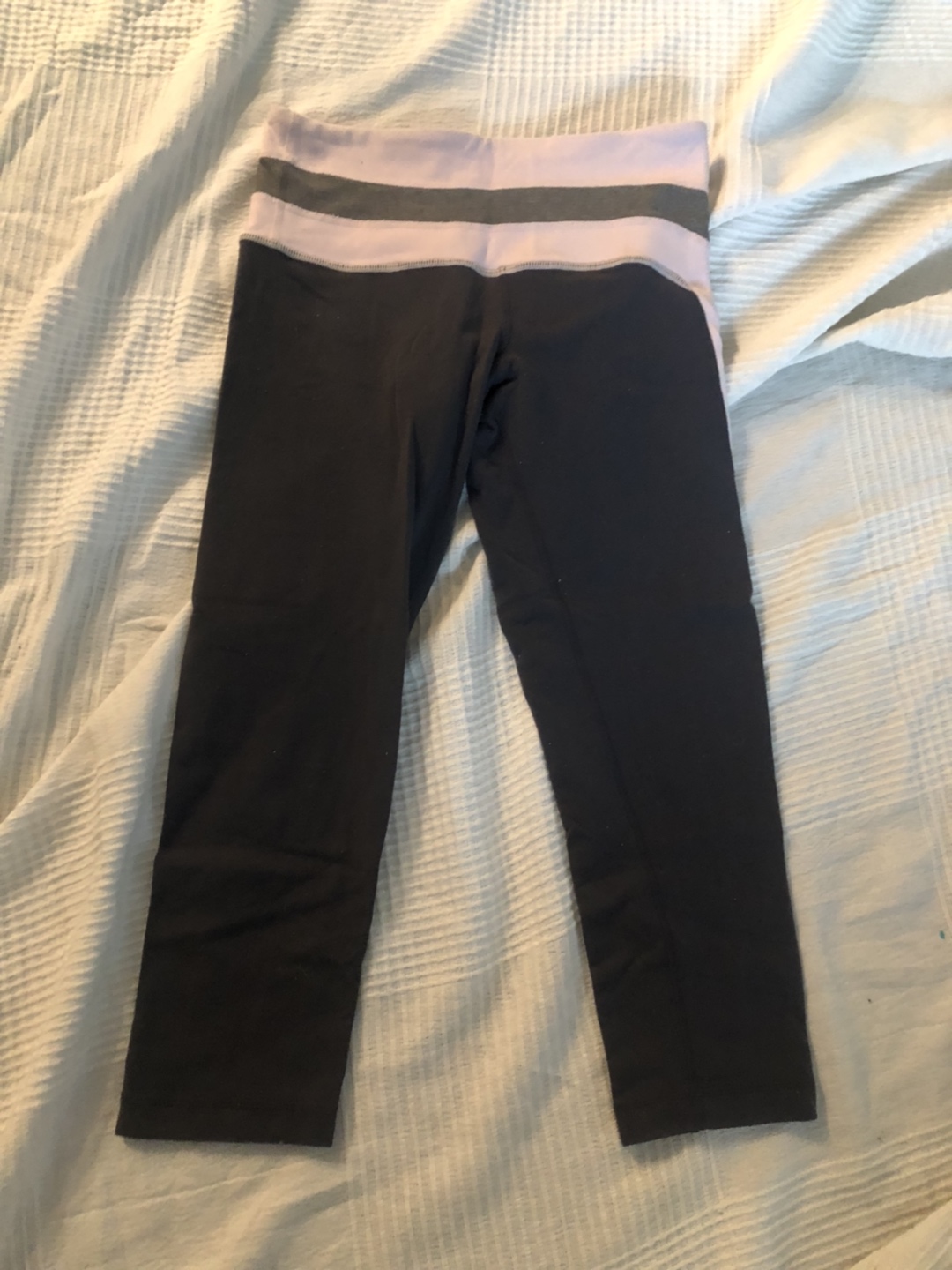 Lululemon Workout 2 piece set: Tank and cropped leggings thumbnail