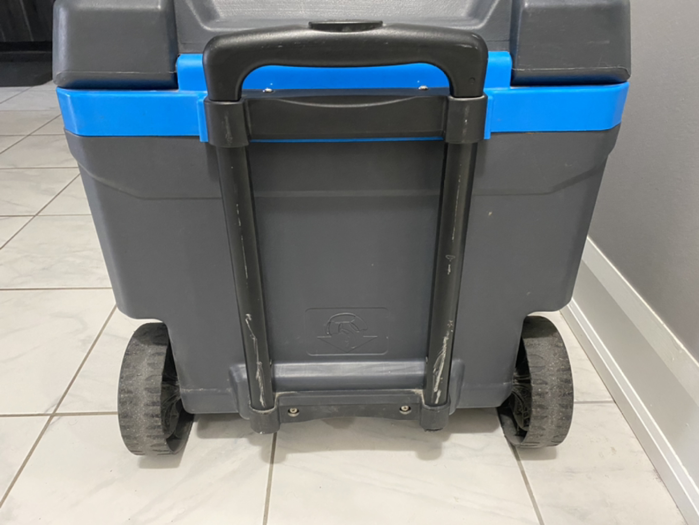 Cooler with wheels - photo 2