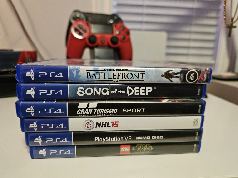 Playstation 4 PS4 pro with controllers and games - photo 3