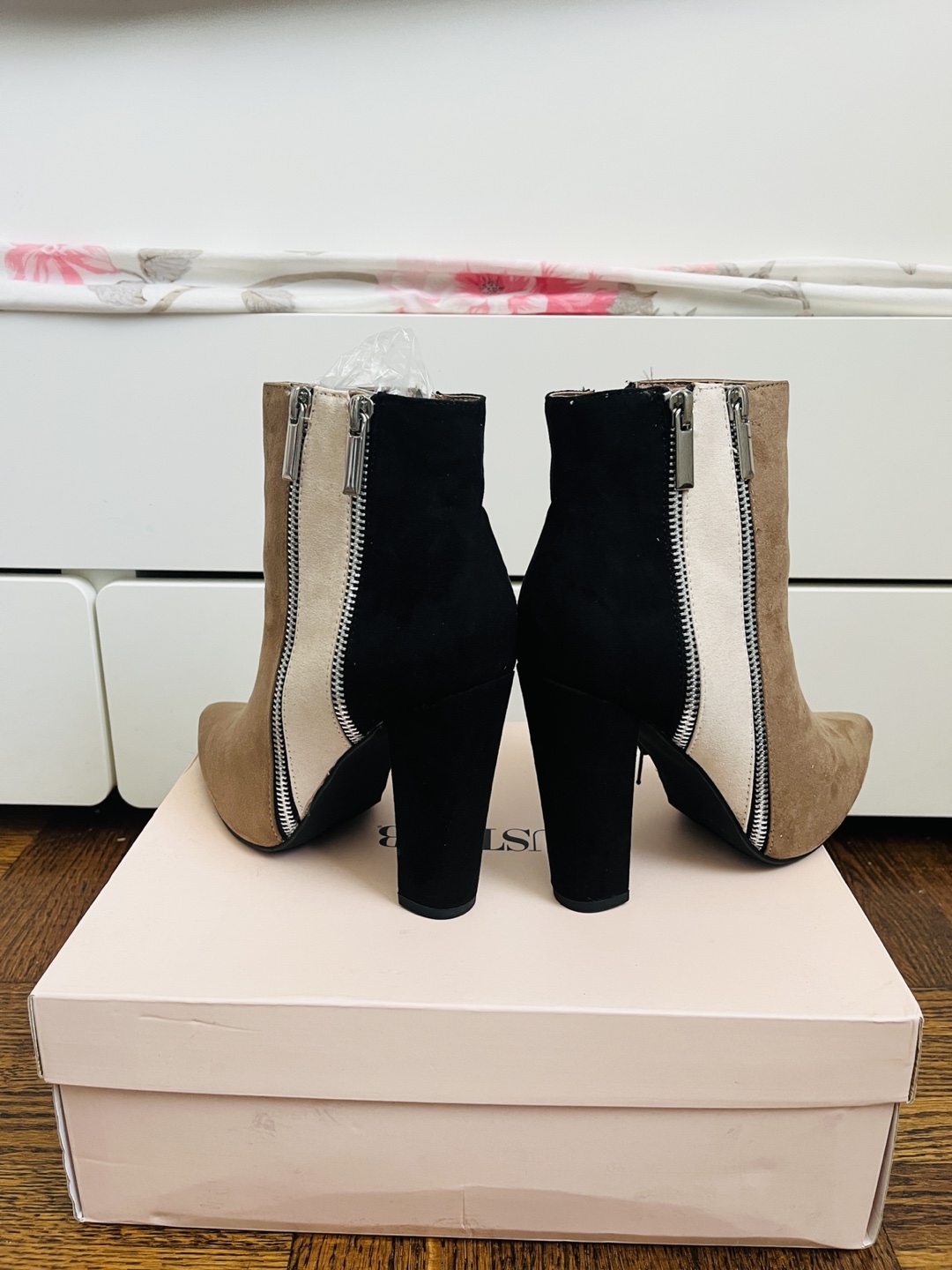 High Heel Boots image indicator(3)