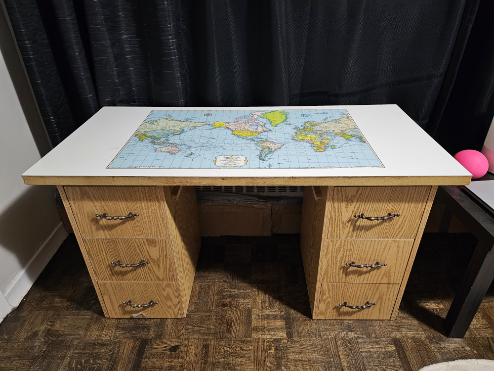 table/computer desk