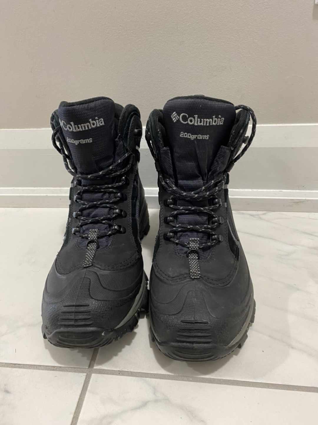 Columbia boots,size 9