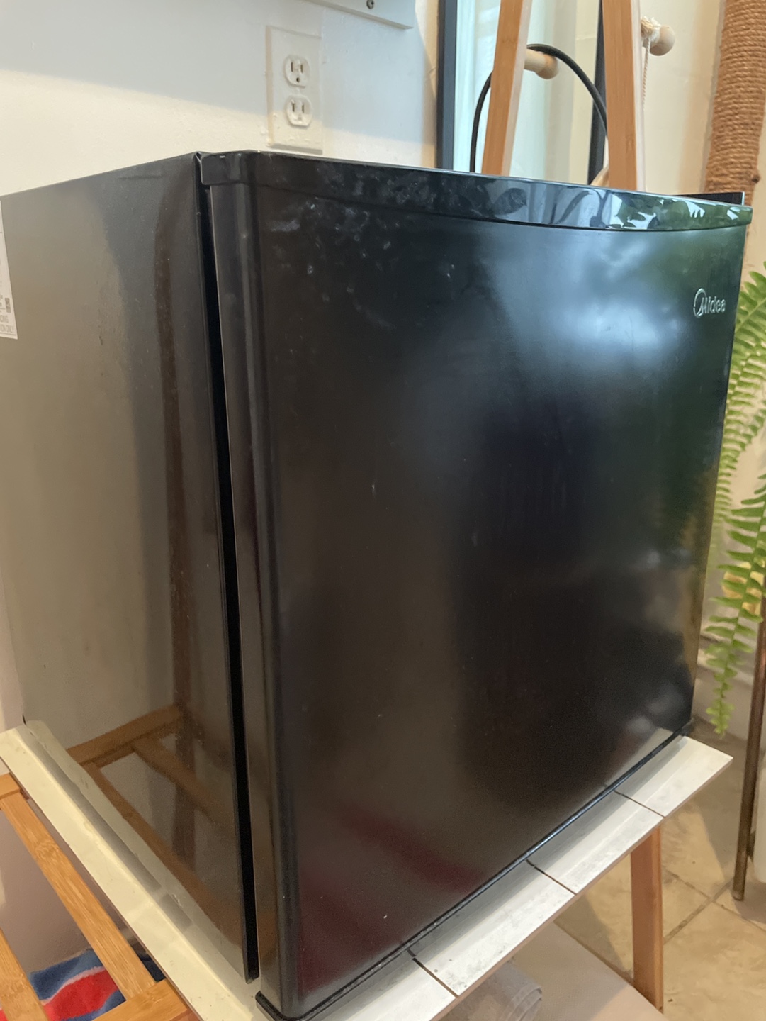 Mini fridge