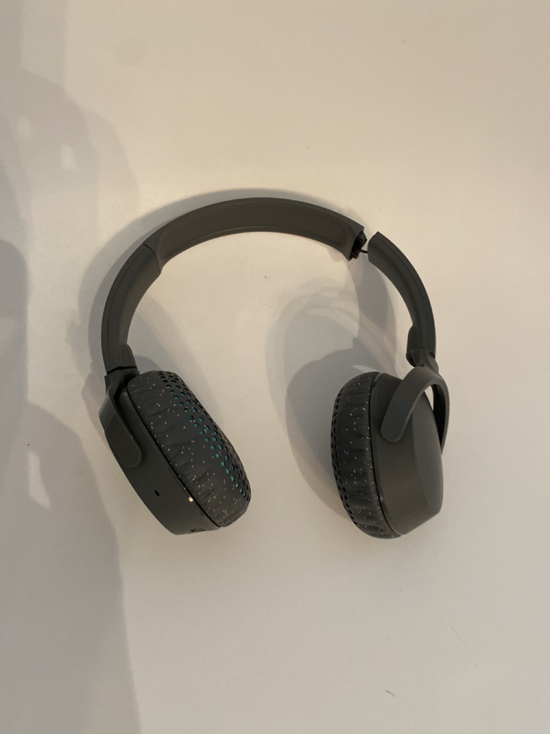 Wireless Headphones - Skullcandy thumbnail