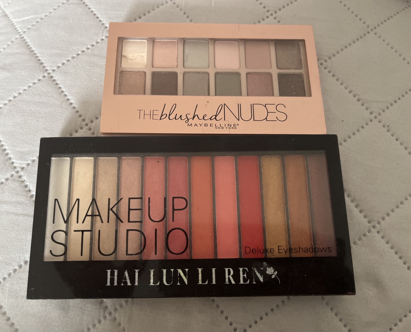 Eye shadow palette