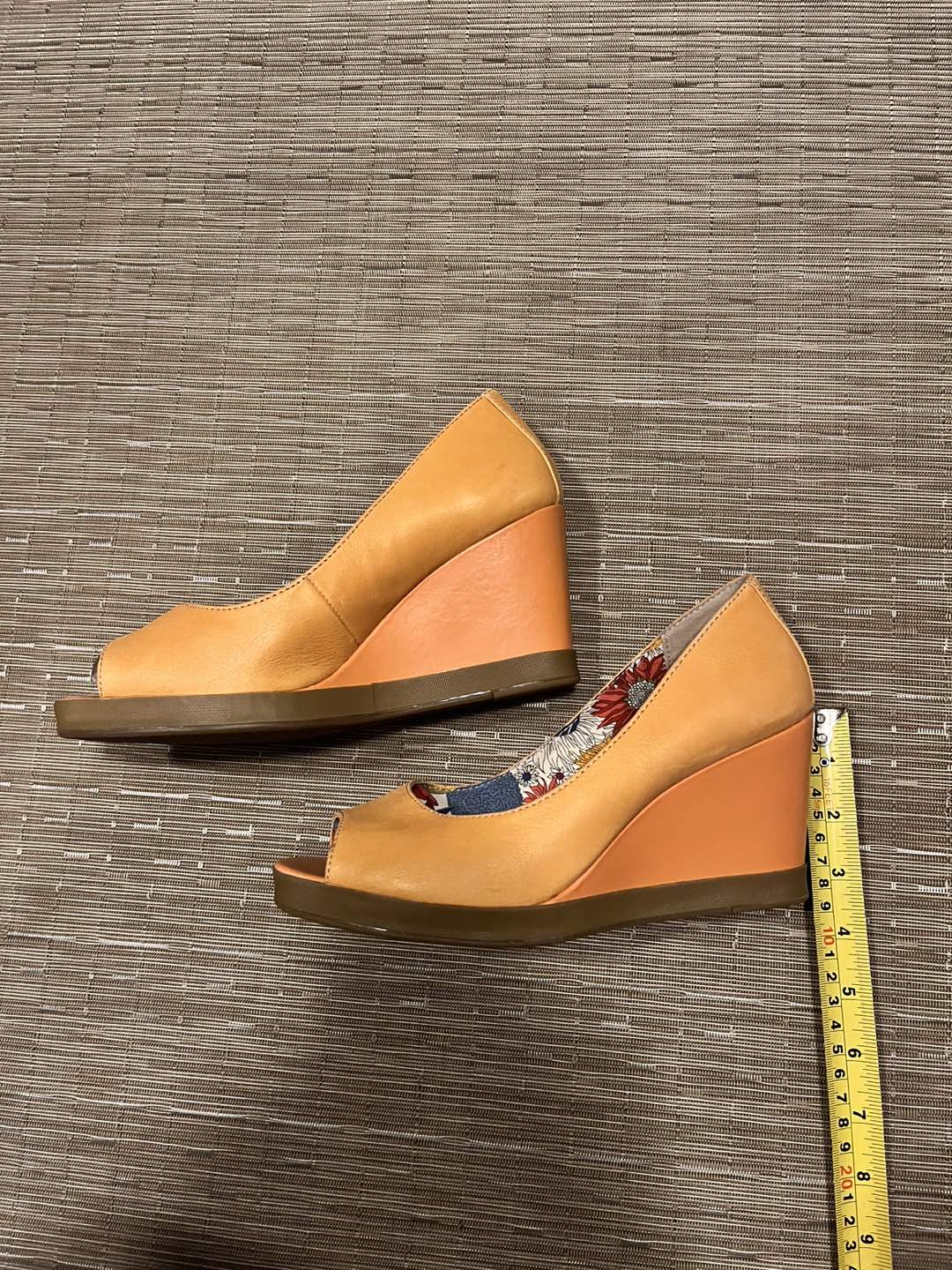 New Hush Puppies Leather Wedge Shoes - Size 8.6 image indicator(5)