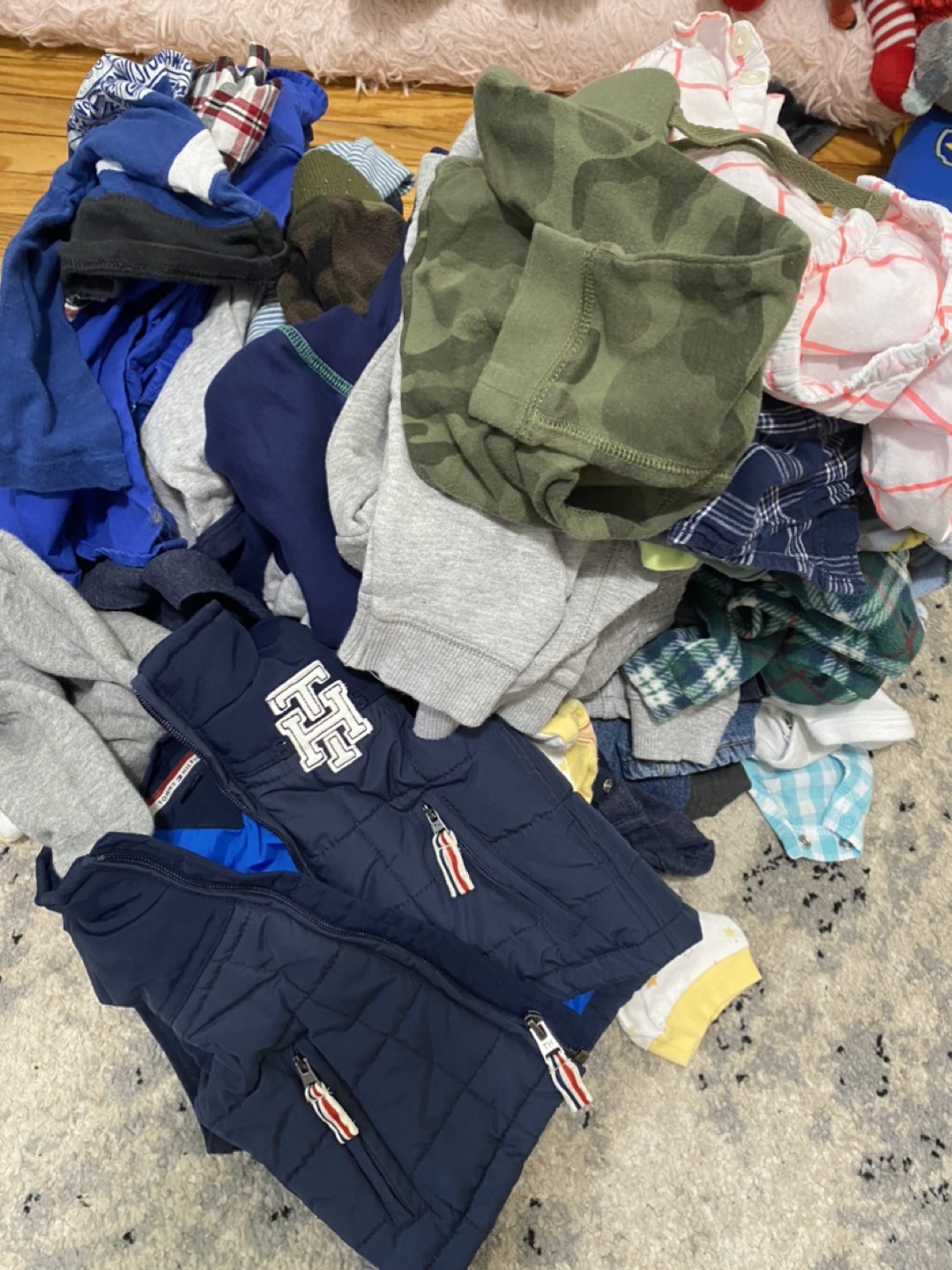 Boys clothes 6 to 12 months 44 pieces & baby shoes thumbnail