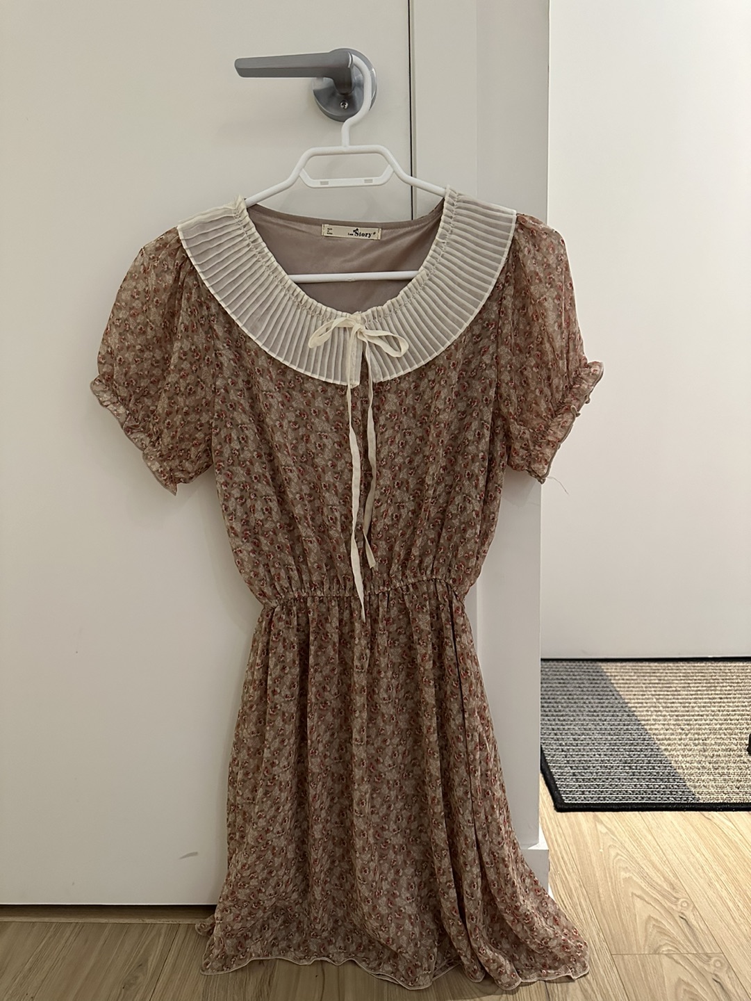 Cute dress thumbnail