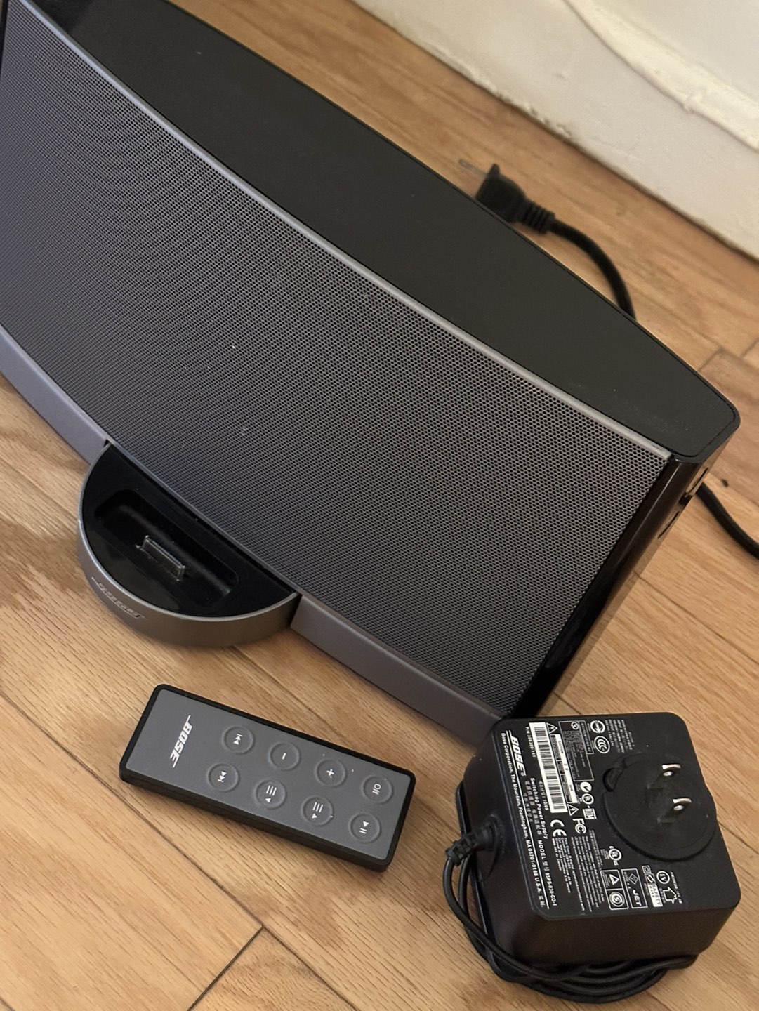 Selling BOSE sounddock speaker