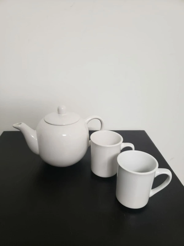 Maxwell & Williams Teapot with cups thumbnail