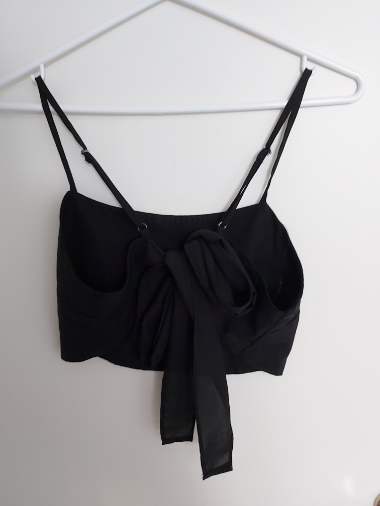 Black crop top with tied back, size large image indicator(2)