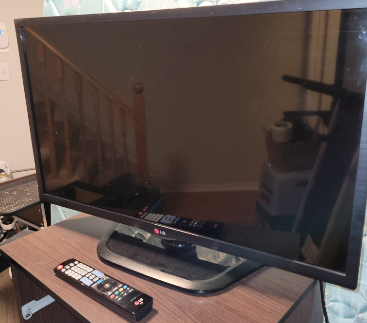 32" LG TV in great condition  thumbnail