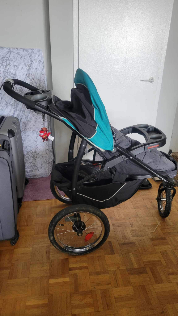 moving sale: stroller with car seat