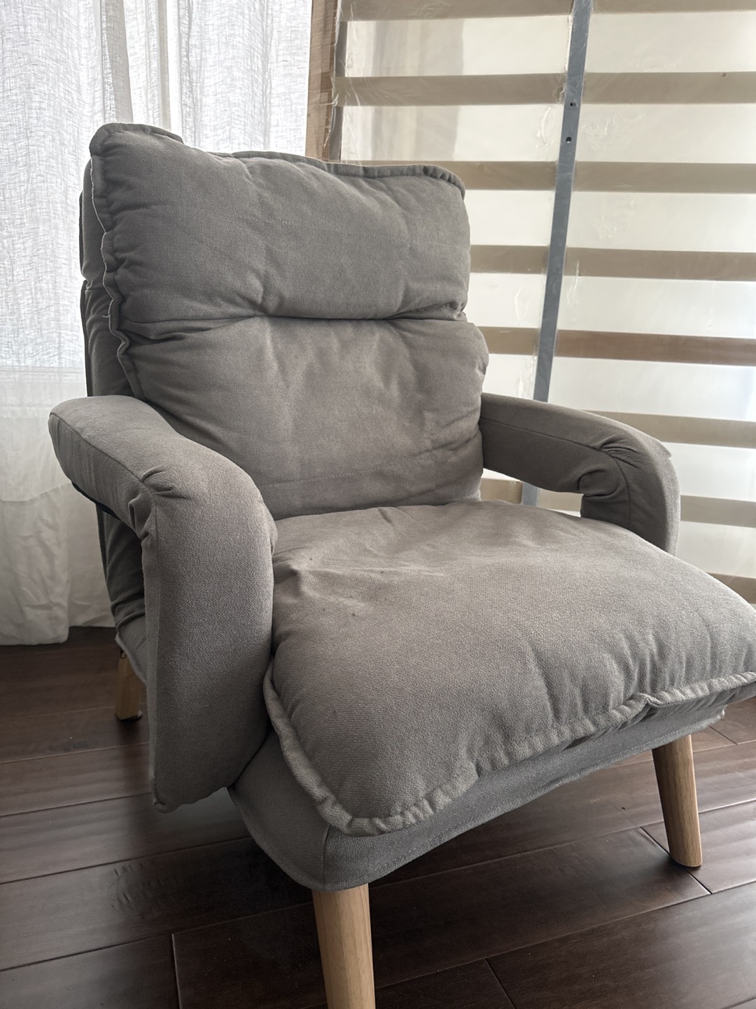 Cozy single bedroom sofa thumbnail
