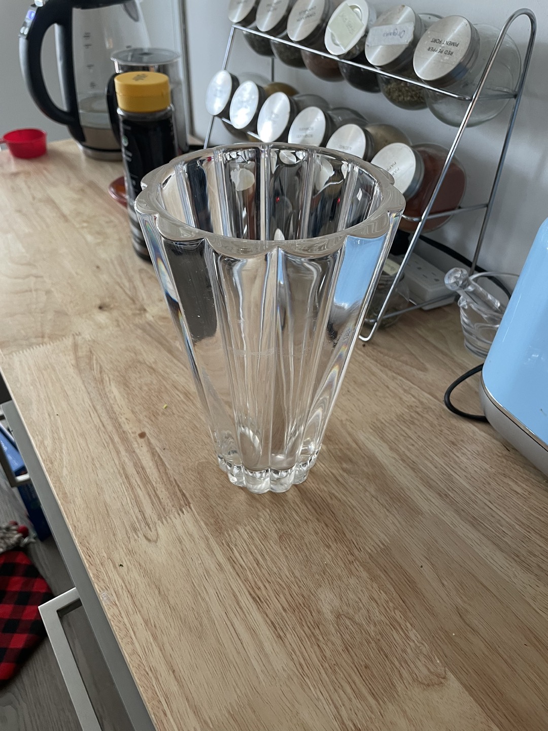 Glass vase thumbnail