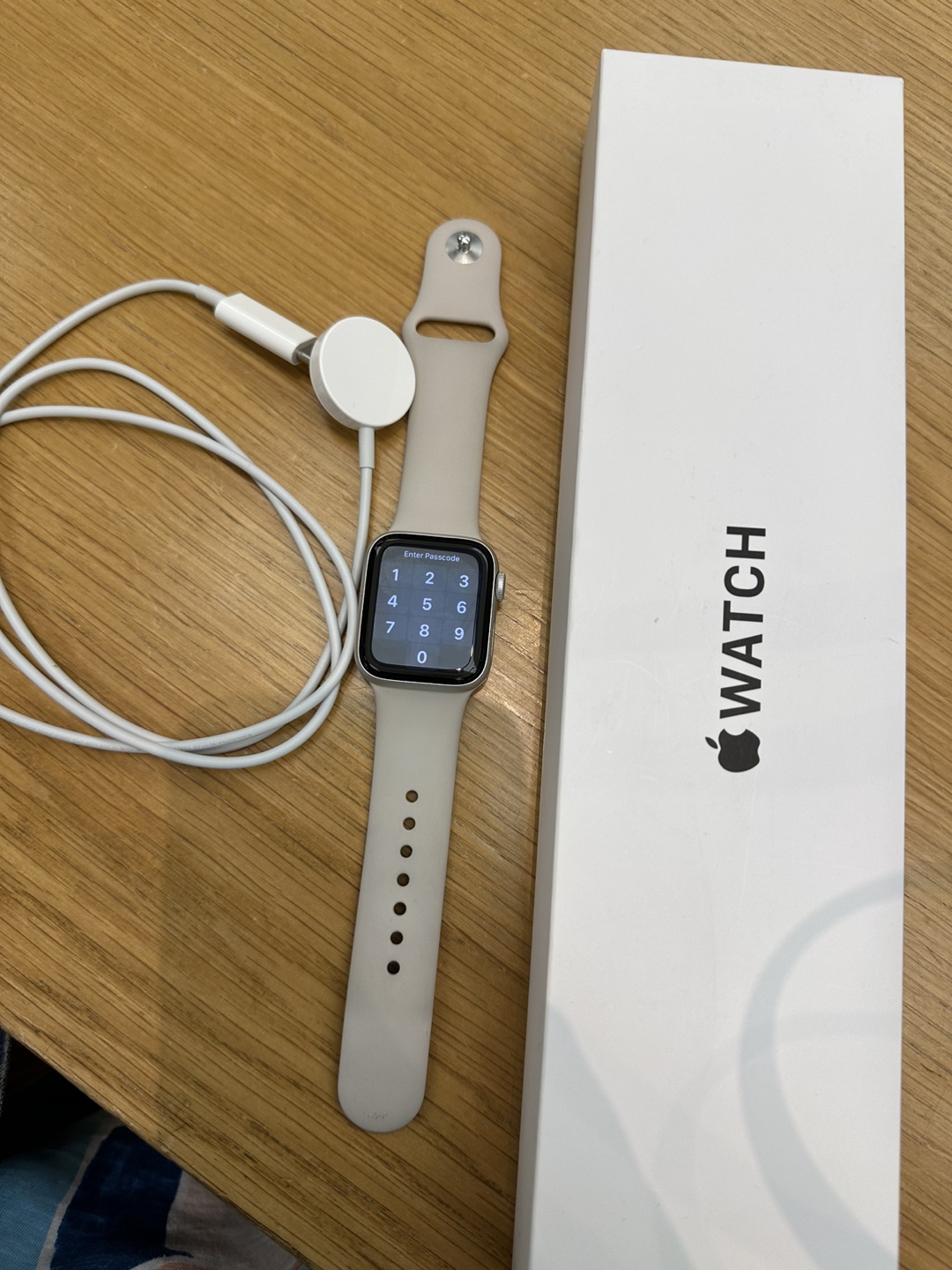 Apple Watch SE in mint condition - photo 3