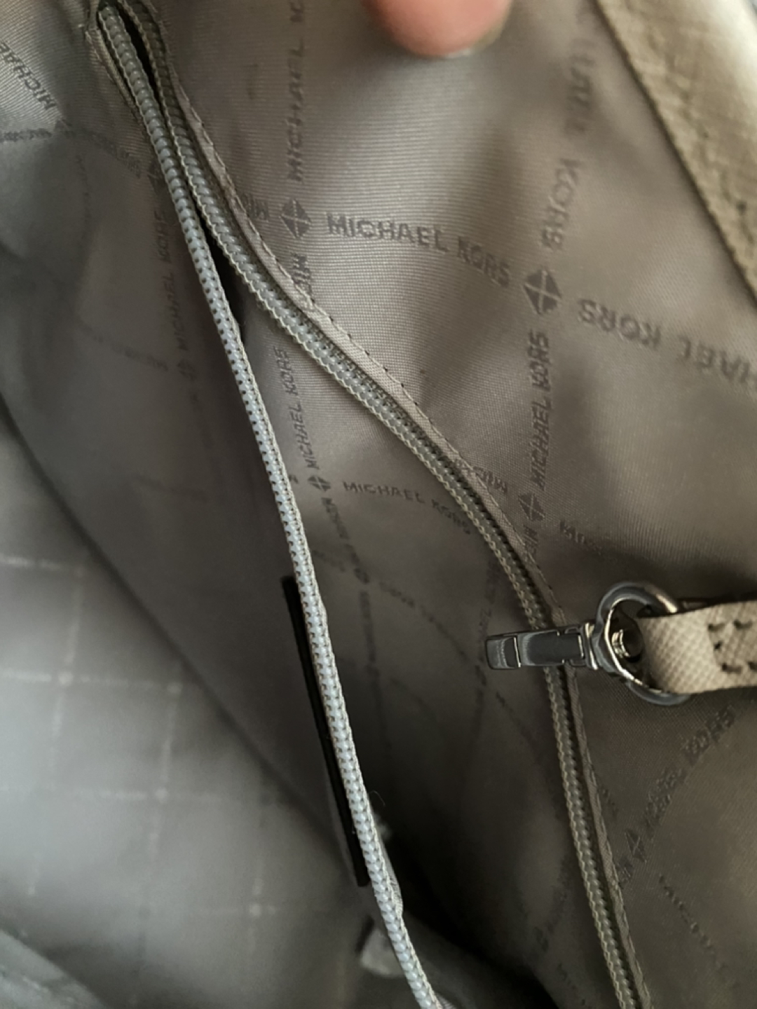 Michael Kors handbag image indicator(3)