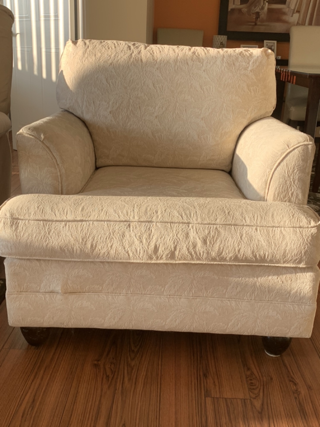 Free Accent Chair - photo 2