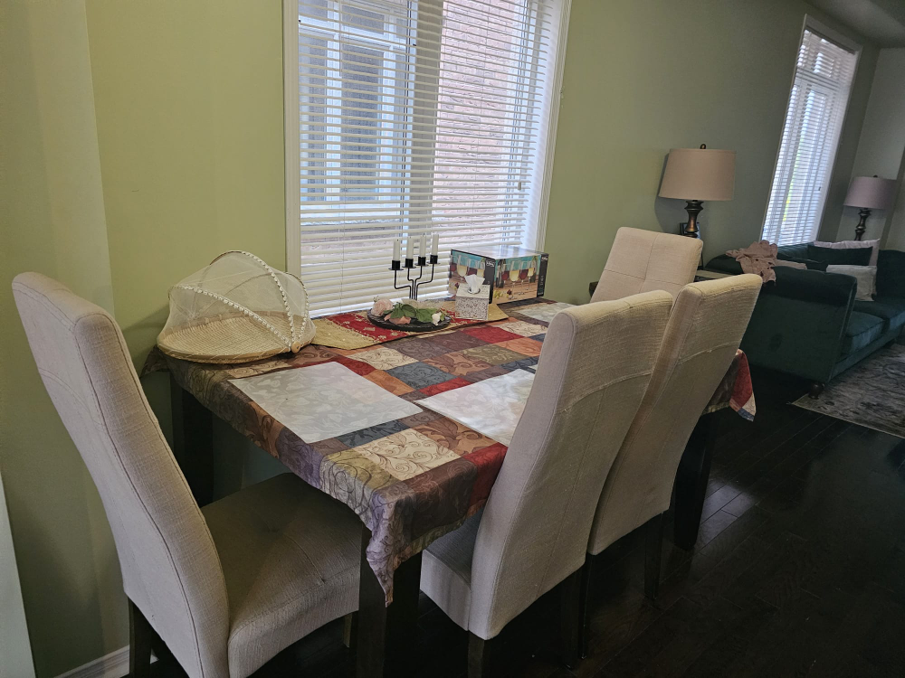 Extended Dinning table with 6 chairs - photo 2