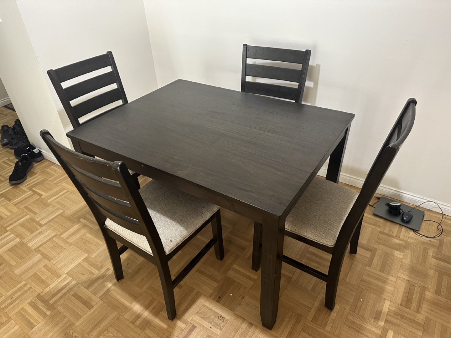Dining Table + 4 Chairs