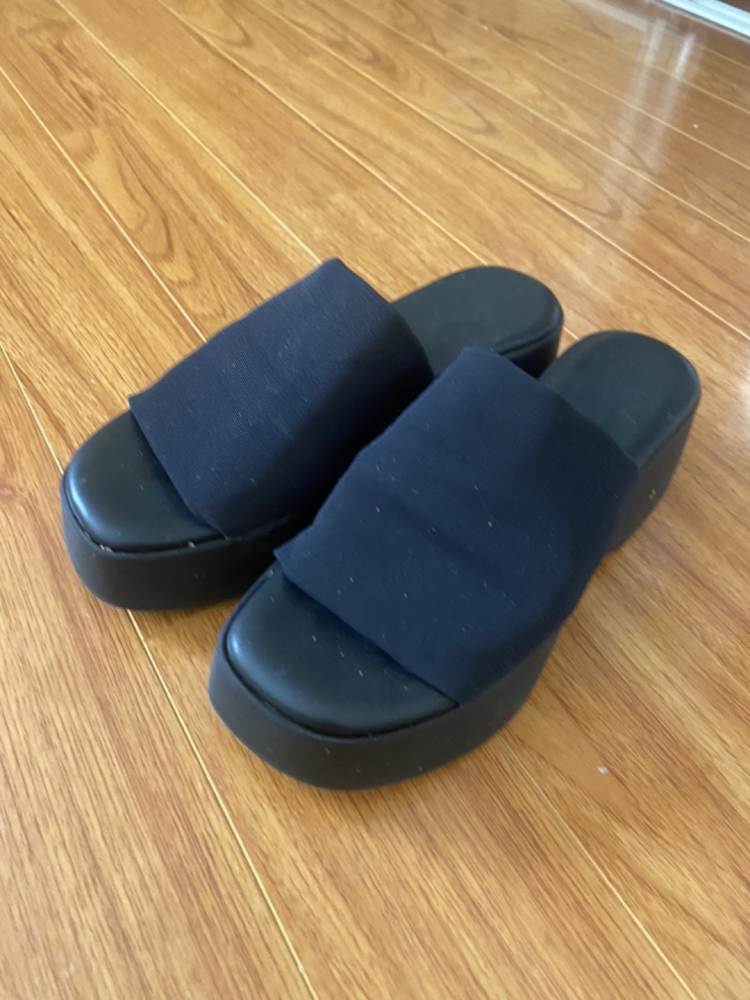 L’intervalle Black Platform Sandals thumbnail