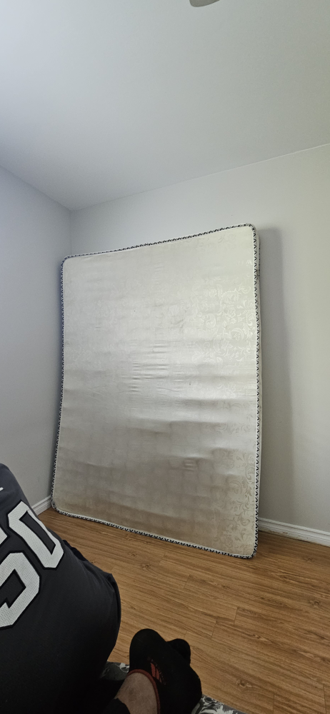Queen size mattress in good condition thumbnail