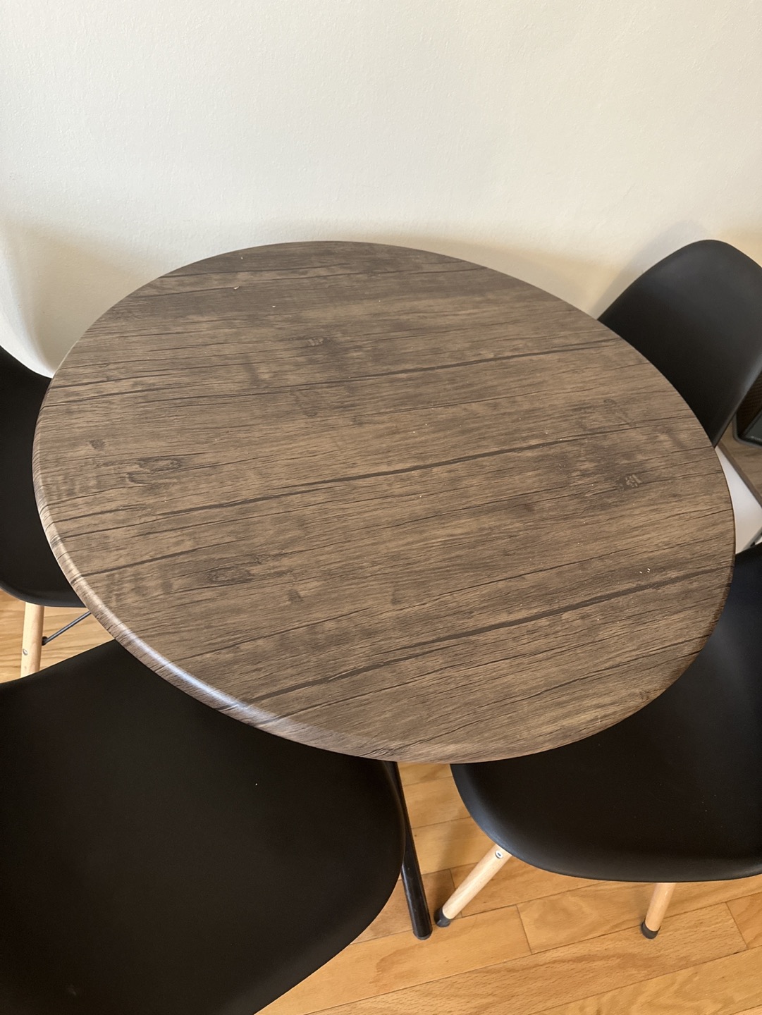 Selling Dining table and chairs - photo 2
