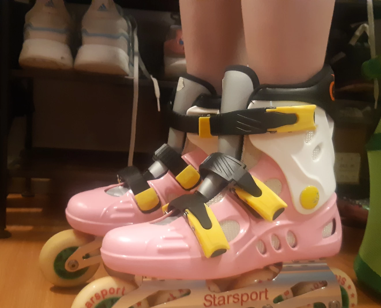 pink rollerskates 