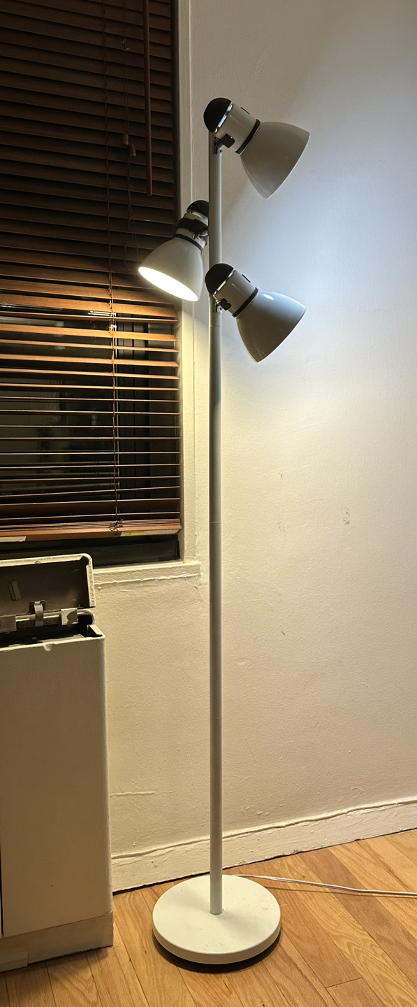 Selling white 3 bulbs Floor lamp - photo 2