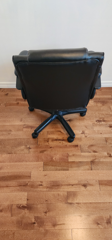 Staples - Leather Office Chair  - photo 3