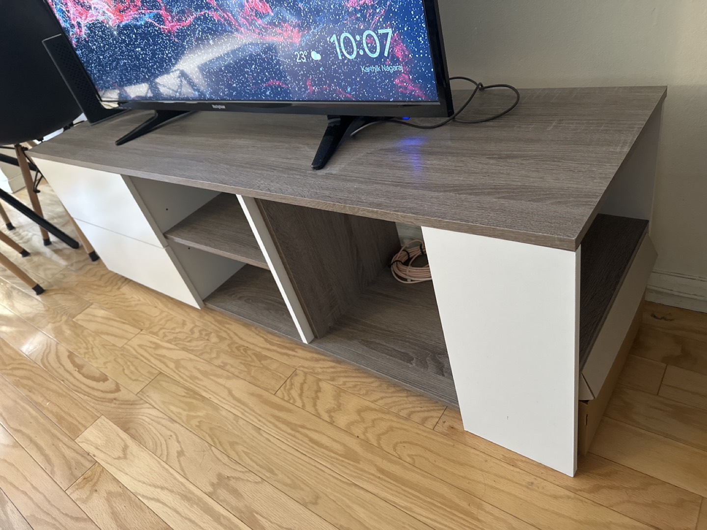 Selling TV stand with small drawers and shelving at the side - photo 2