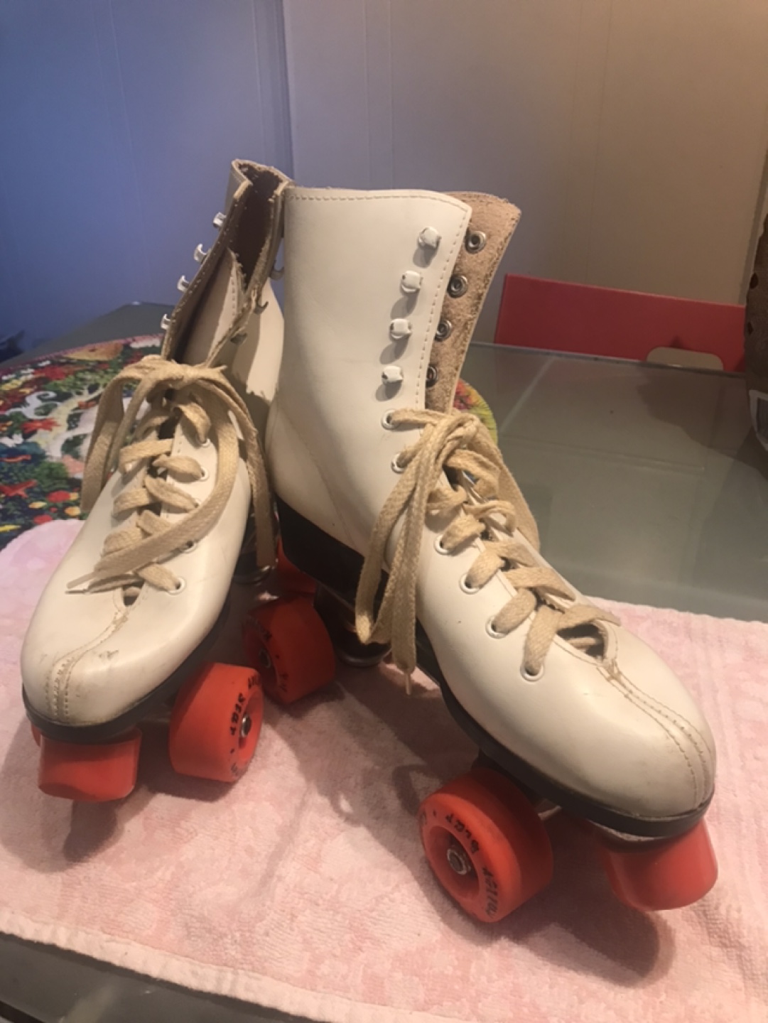 Vintage Roller Skates image indicator(3)