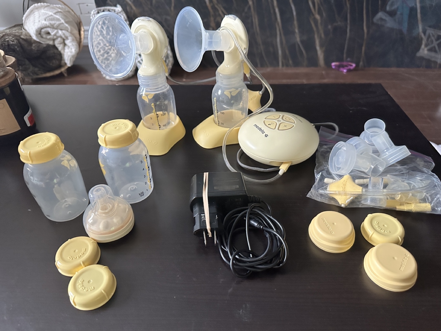 Medela electric double breast pump thumbnail