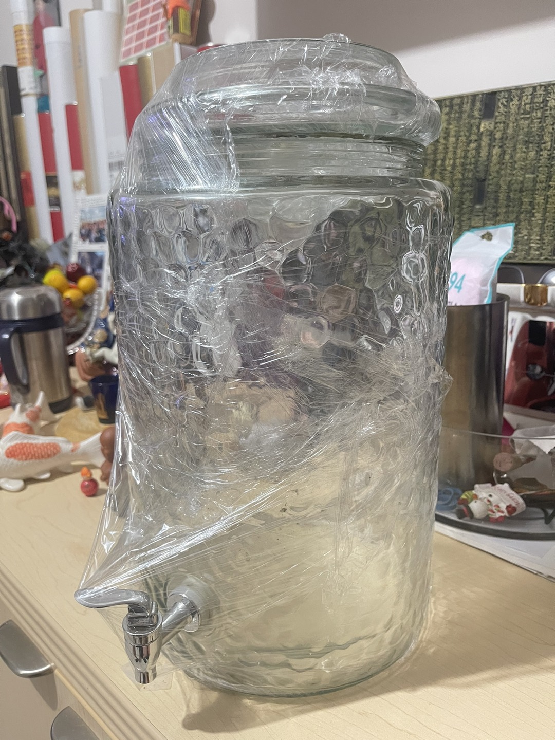 One 1/2 Gallons beverage dispenser