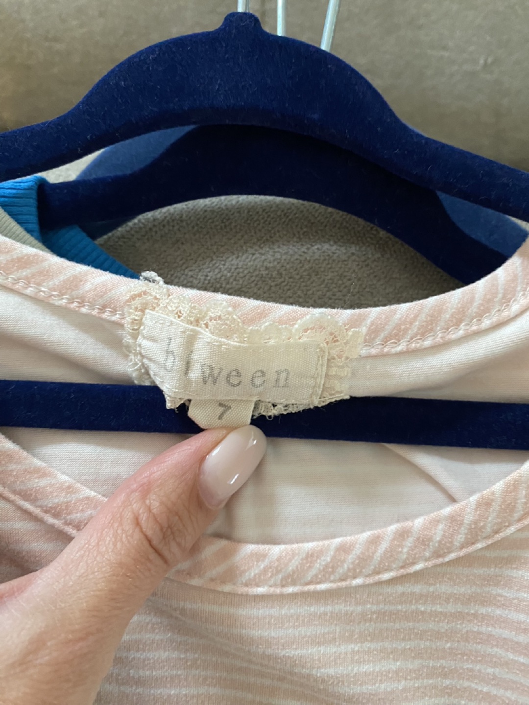 Girl’s tops 6-8 y.o. image indicator(4)