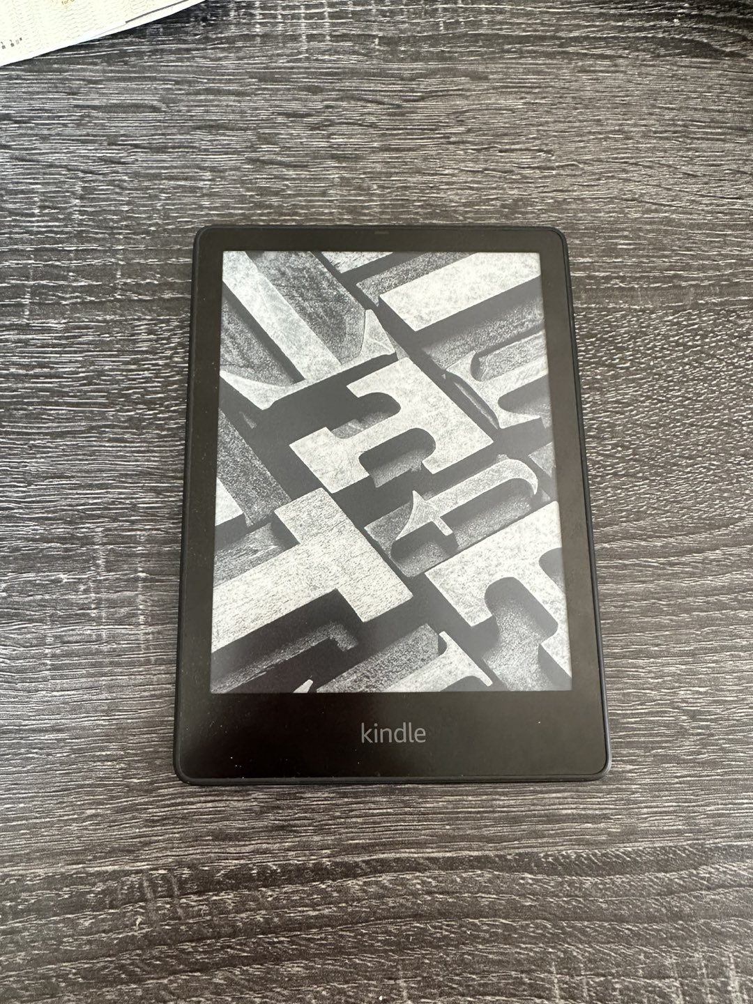 Amazon Kindle 6.8’ display + wireless charging
