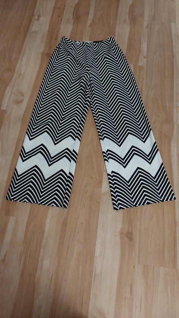 Forever 21 Womens Black & White Chevron Long Wide Leg Pant  💰 image indicator(3)