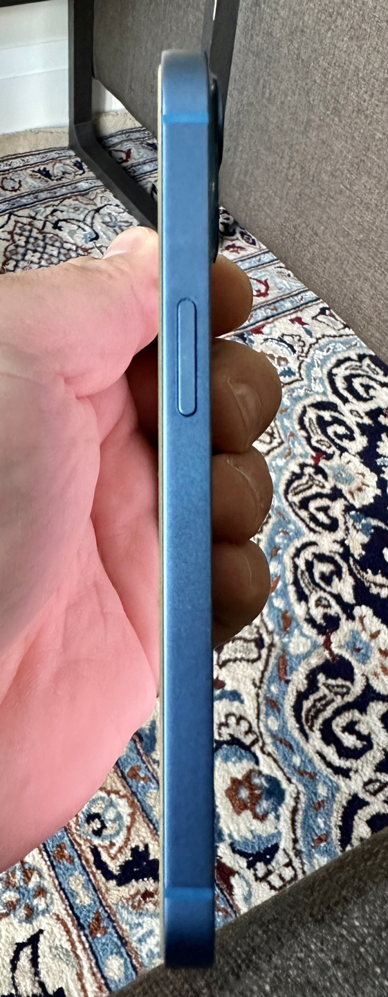 iPhone 13 128gb cellphone - photo 4