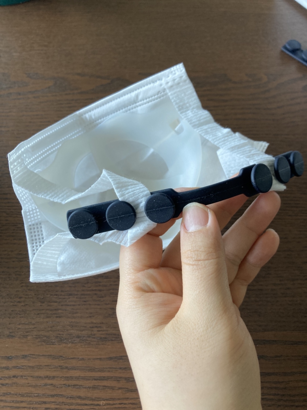 6 mask brackets & 6 mask straps image indicator(6)