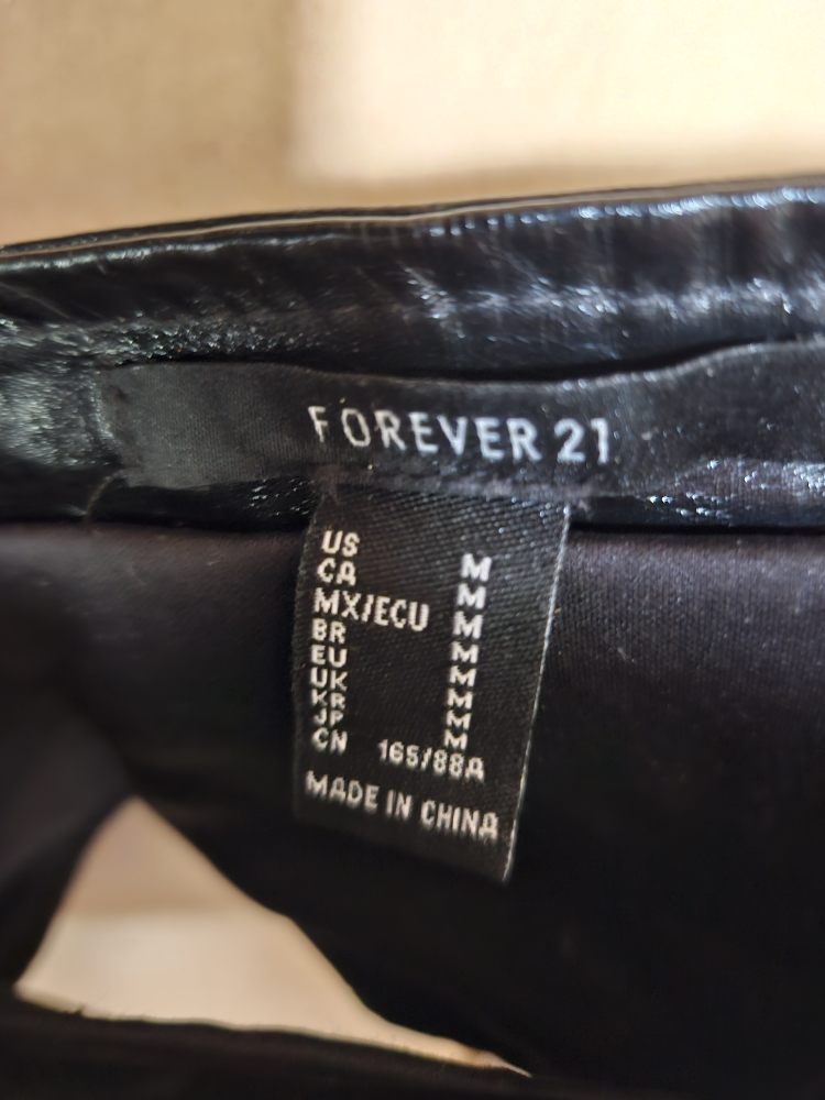 goth top image indicator(2)