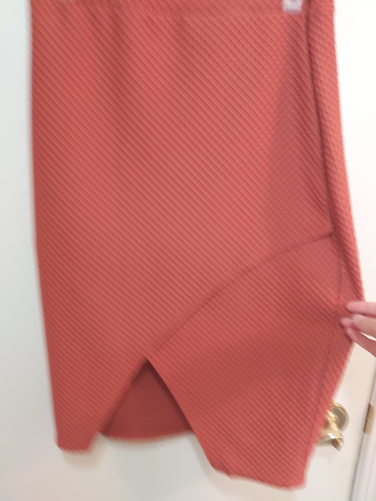 MISSGUIDED burnt orange textured skirt, size M/L image indicator(2)