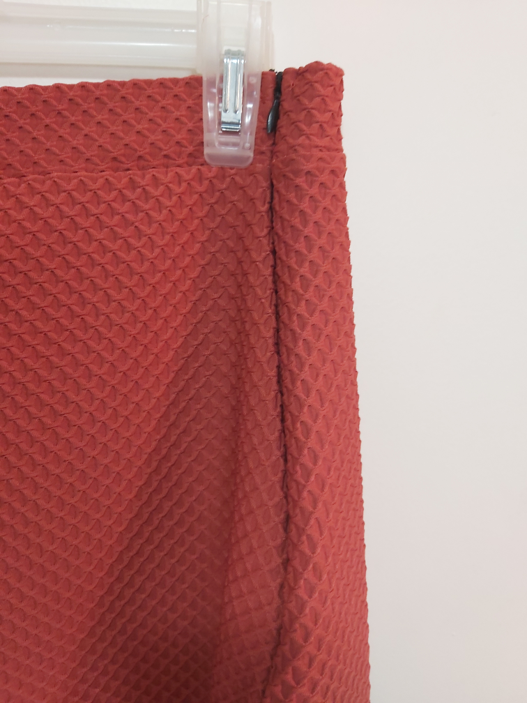 MISSGUIDED burnt orange textured skirt, size M/L image indicator(4)