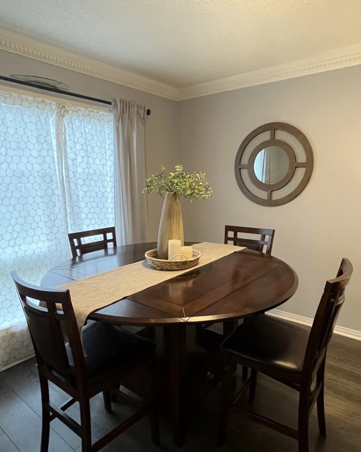 Dining Table(Chairs INCLUDED) - photo 3