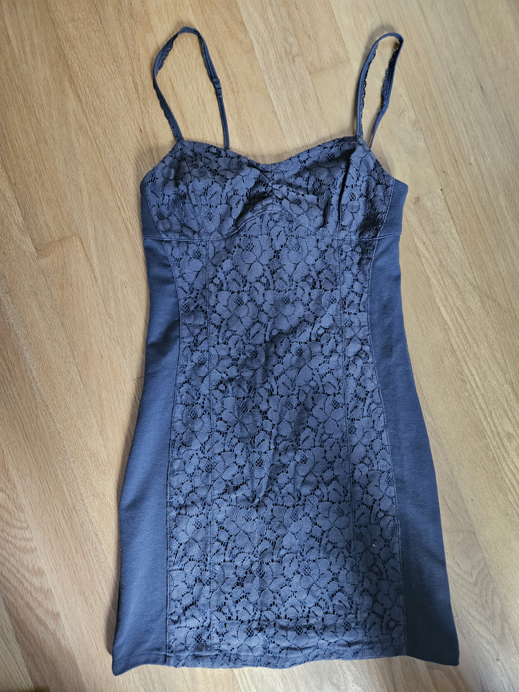 Bodycon lace dress