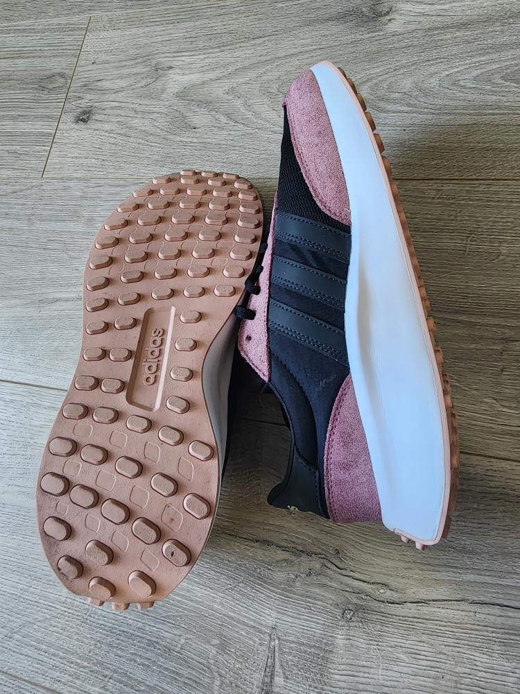 Women Adidas shoes - 9.5US image indicator(2)